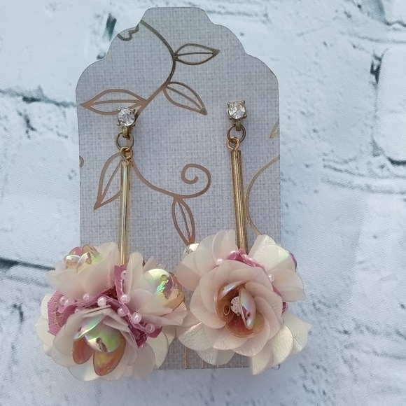 Badgley Mischka Jewelry - NWT Badgley Mischka Flower Drop Earrings